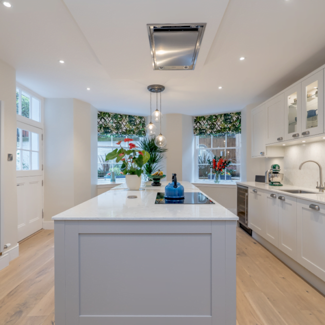 Beautiful new kitchen in Queen Street, Edinburgh with white finishes and an island counter